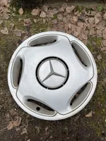 Mercedes-Benz E W210 Mozzo/copricerchi/borchia della ruota R15 A2104010024