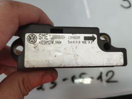 Volkswagen PASSAT B5 Czujnik uderzenia Airbag 13990205