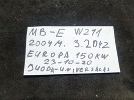 Mercedes-Benz E W211 Element deski rozdzielczej A2116890439