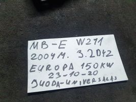 Mercedes-Benz E W211 Takaosan ilmakanavan tuuletussuuttimen ritilä 2118300954