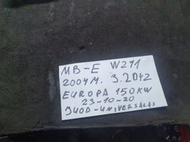 Mercedes-Benz E W211 Moldura cubierta de la guía del asiento trasero A2119221330