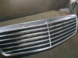 Mercedes-Benz E W211 Griglia anteriore A2118800583