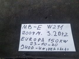 Mercedes-Benz E W211 Panelės apdailos skydas (šoninis) 2116800478