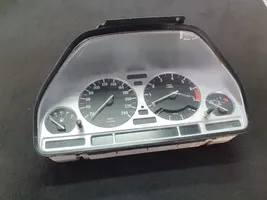 BMW 5 E34 Compteur de vitesse tableau de bord 110008432