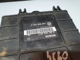 Volkswagen Golf III Calculateur moteur ECU 030906026C