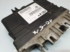 Volkswagen Golf III Calculateur moteur ECU 032906030R