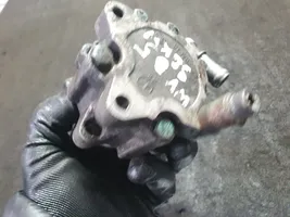 Volkswagen PASSAT B5.5 Power steering pump 8D0115156T