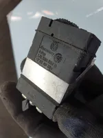 Volkswagen Golf IV Interruptor de calefacción del asiento 1J0963563B