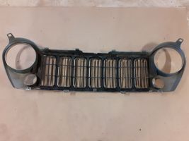 Jeep Liberty Grille calandre supérieure de pare-chocs avant 55156805