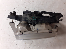 Cadillac Escalade Lampa przednia GM15738657