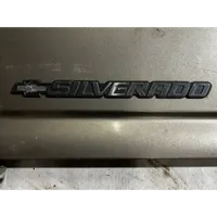 Chevrolet Silverado Takaluukun/tavaratilan kansi 