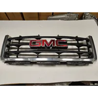 GMC Sierra 1000 Front bumper upper radiator grill 15201485