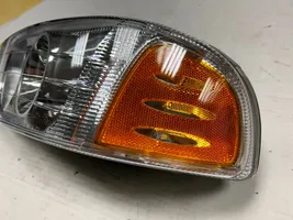 GMC Yukon Lampa przednia 10010129