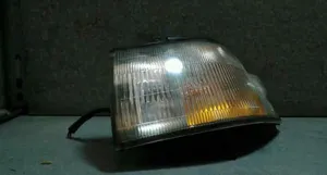 Mazda MPV II LW Lampa przednia L08151070A