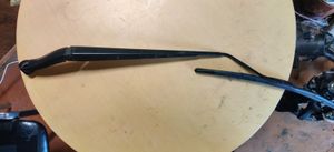 Chevrolet Malibu Front wiper blade arm 