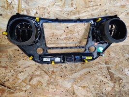 Hyundai i10 Centrinės oro grotelės 84740B4000