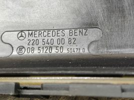 Mercedes-Benz CL C215 Pokrywa skrzynki bezpieczników 2205400082