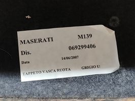 Maserati Quattroporte Tavaratilan pohjan tekstiilimatto 069299406