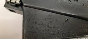 Peugeot 208 Copertura griglia di ventilazione laterale cruscotto 9673131677