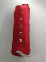 Tesla Model 3 Aptieciņa P147507600C