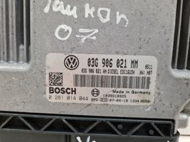Volkswagen Touran I Variklio valdymo blokas 03G906021MM