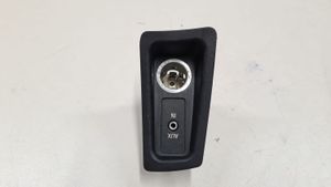 BMW 1 E81 E87 Connettore plug in AUX 61316930561