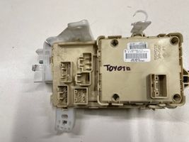 Toyota Corolla Verso E121 Saugiklių blokas 892210F030