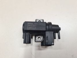 Toyota Avensis T250 Turboahtimen magneettiventtiili 258100R011