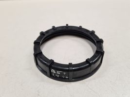 Volkswagen PASSAT B5.5 Anello/dado di bloccaggio della vite della pompa del carburante nel serbatoio 321201375A