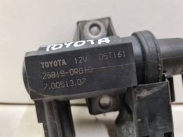 Toyota Corolla Verso E121 Zawór podciśnienia / Elektrozawór turbiny 258190R010