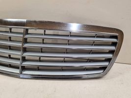 Mercedes-Benz E W211 Griglia superiore del radiatore paraurti anteriore A2118800383