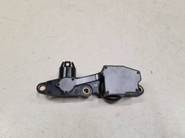 BMW 7 E65 E66 Kita variklio galvutės detalė 751378301