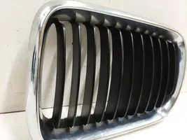 BMW 3 E36 Rejilla superior del radiador del parachoques delantero 51138195093