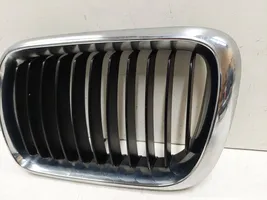 BMW 3 E36 Grille calandre supérieure de pare-chocs avant 51138195093