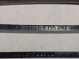 BMW 3 E36 Grotelės viršutinės 51138195093