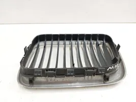 BMW 3 E36 Grille calandre supérieure de pare-chocs avant 51138195094