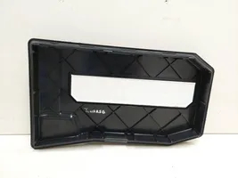 Volkswagen Touareg I Battery box tray cover/lid 7L0864643B