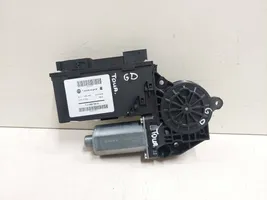 Volkswagen Touareg I Takaoven ikkunan nostomoottori 7L0959794A