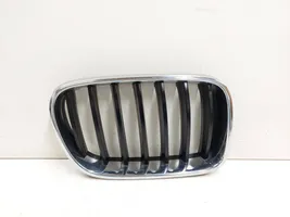 BMW X3 F25 Griglia superiore del radiatore paraurti anteriore 7237422