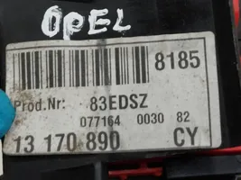 Opel Vectra C Saugiklių blokas 13170890