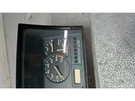 Volkswagen Polo II 86C 2F Compteur de vitesse tableau de bord 