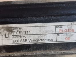 BMW 5 E60 E61 Zasłona przeciwsłoneczna okna tylnego 7071111