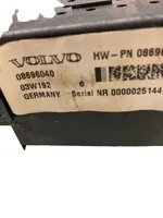 Volvo V70 Skrzynka bezpieczników / Komplet 08696040