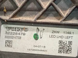 Volvo V40 Lampa przednia 32228479