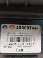 Hyundai ix35 Connettore plug in AUX 961102s000