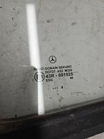 Mercedes-Benz Sprinter W901 W902 W903 W904 Fenêtre latérale avant / vitre triangulaire 43R001025