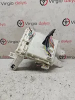 Toyota Verso Module de fusibles 827300F051C