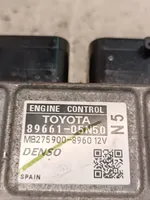 Toyota Avensis T270 Variklio valdymo blokas 8966105N50