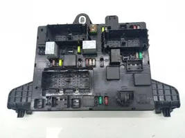 Opel Zafira B Module de fusibles 20957185