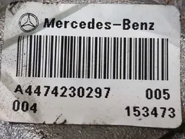 Mercedes-Benz Vito Viano W447 Supporto della pinza del freno posteriore A4474230297